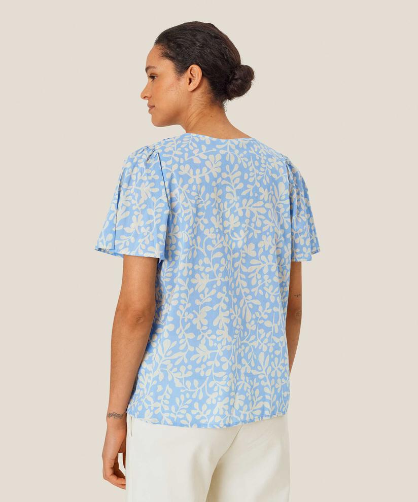 Delphia Blus, Della Blue