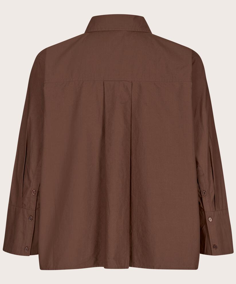 Irisanne Skjorta, Chestnut